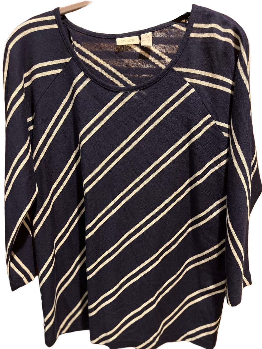 40. WOMENS CHICO’S 2/L DETAIL TOP